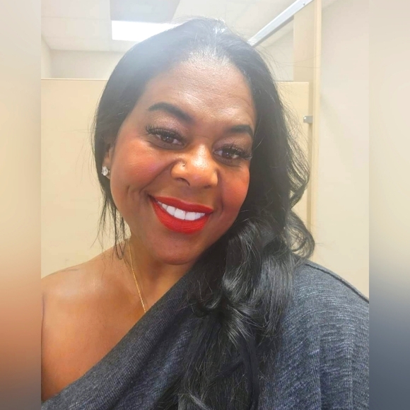 Meet your Posher, Stephanie - Picture 1 of 1